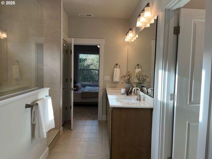 Property Photo:  16485 SW Cambridge Ln  OR 97224 