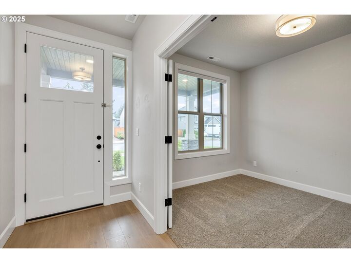 Property Photo:  1009 NE 17th Ave  OR 97013 