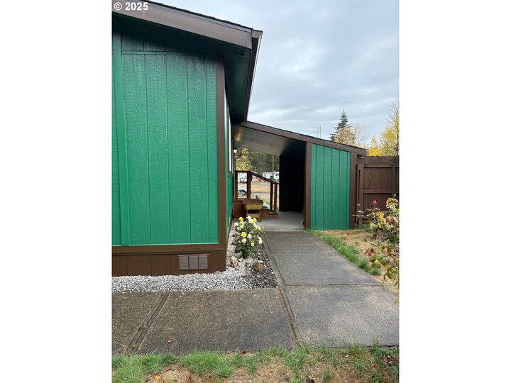 Property Photo:  818 Celilo  WA 98639 
