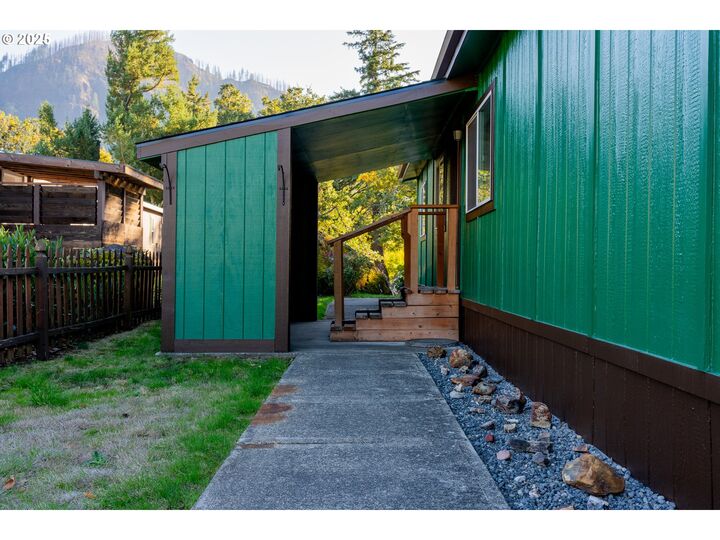 Property Photo: 818 Celilo WA 98639