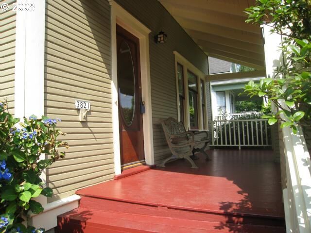 Property Photo:  3821 SE Main St  OR 97214 