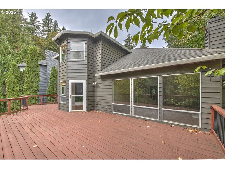 Property Photo:  3620 SW Arnold St  OR 97219 