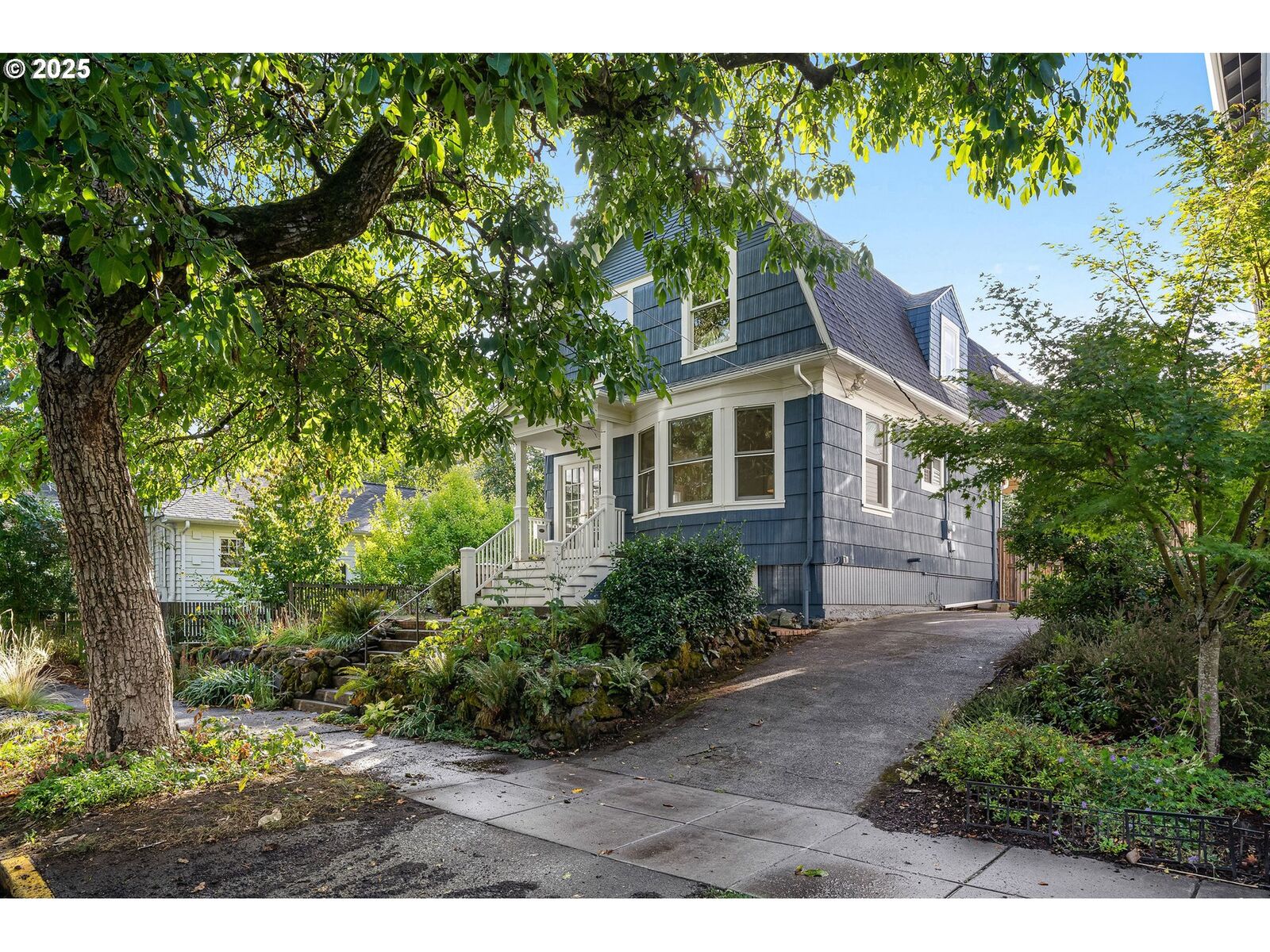 Property Photo:  2615 SE 31st Ave  OR 97202 