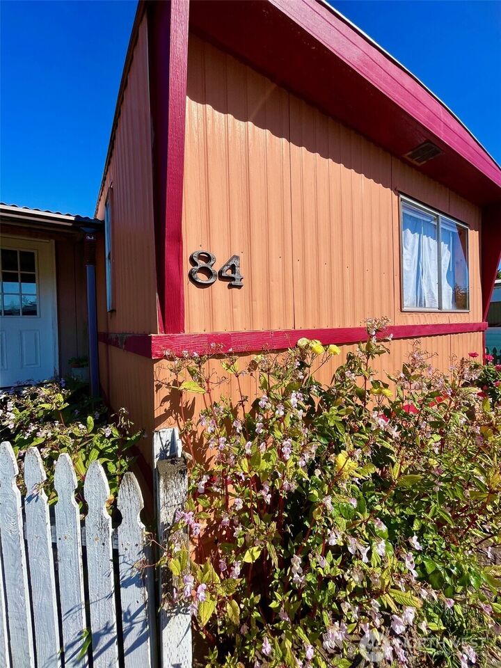700  Crosby Avenue 84  Oak Harbor WA 98277 photo