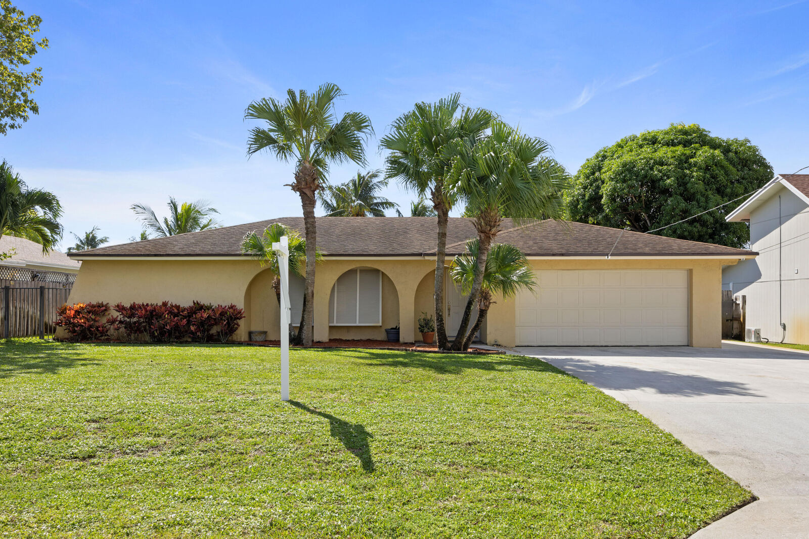 Property Photo:  2718 Northside Drive  FL 33462 