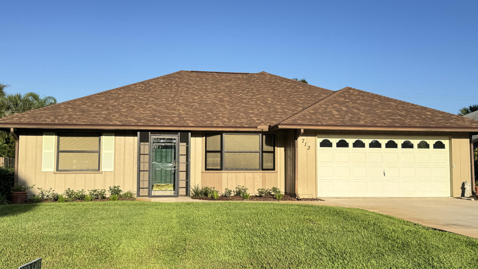 Property Photo: 713 24th Square FL 32962