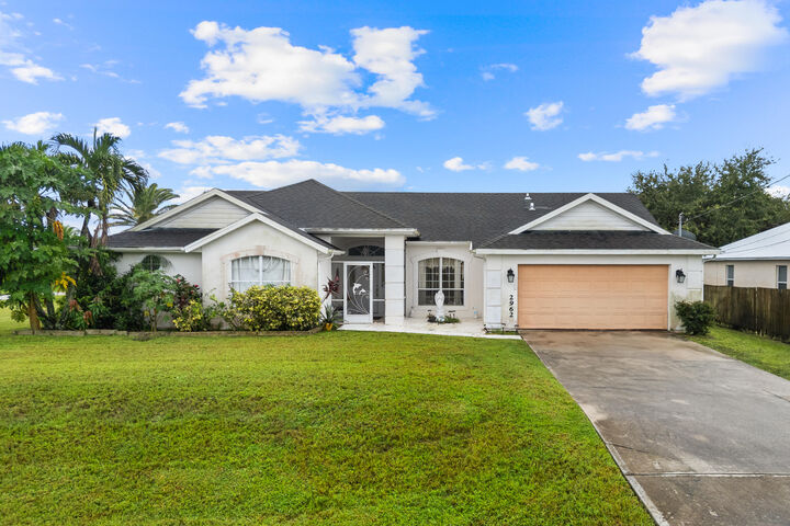 Property Photo:  2962 SE Bella Road  FL 34984