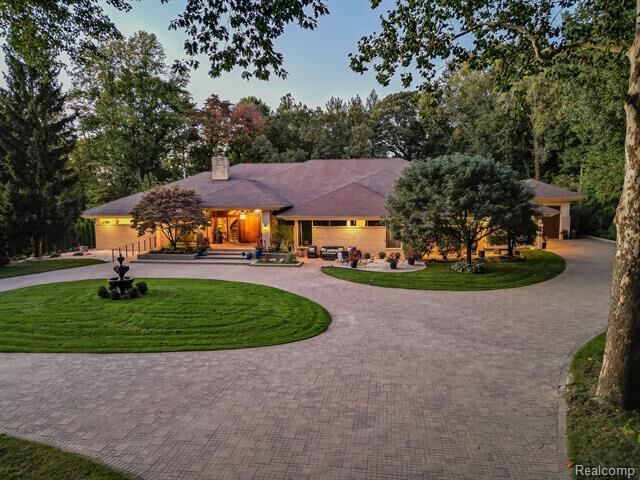 Property Photo: 17477 Iris Circle MI 48036