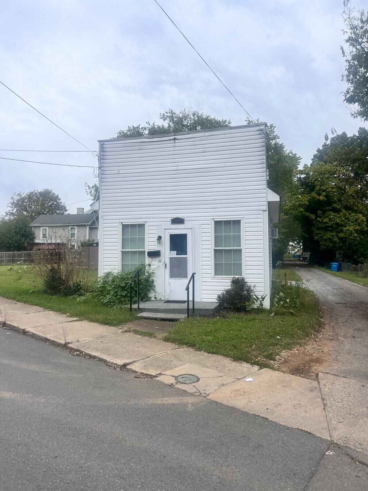 Property Photo:  701 Highland Ave SE  VA 24013 