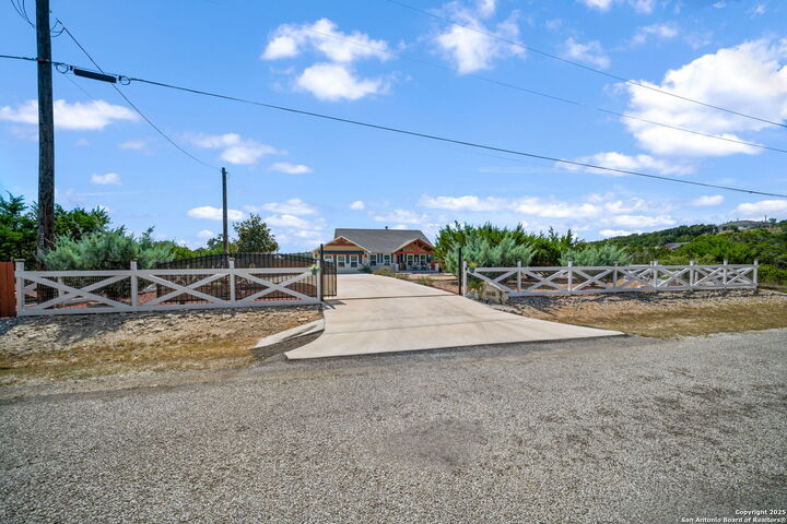 Property Photo:  423 Prairie Tea Lane  TX 78133 