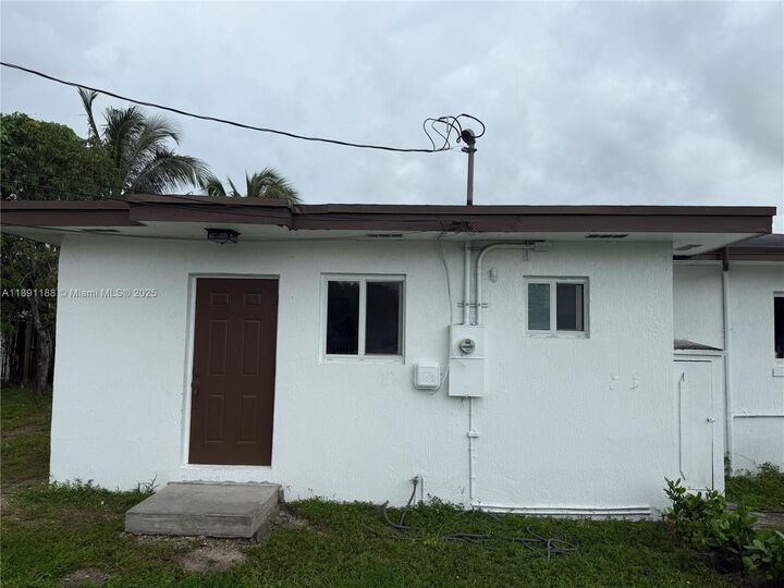 Property Photo:  800 NW 96th St E  FL 33150 