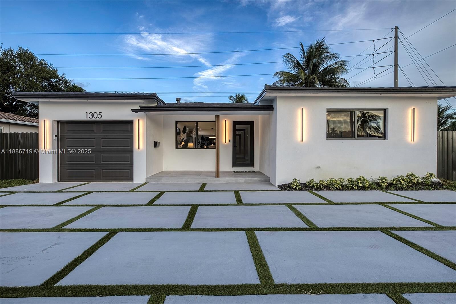 Property Photo: 1305 N 31st Rd FL 33021