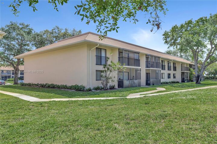 Property Photo:  5805 Washington St 17  FL 33023 