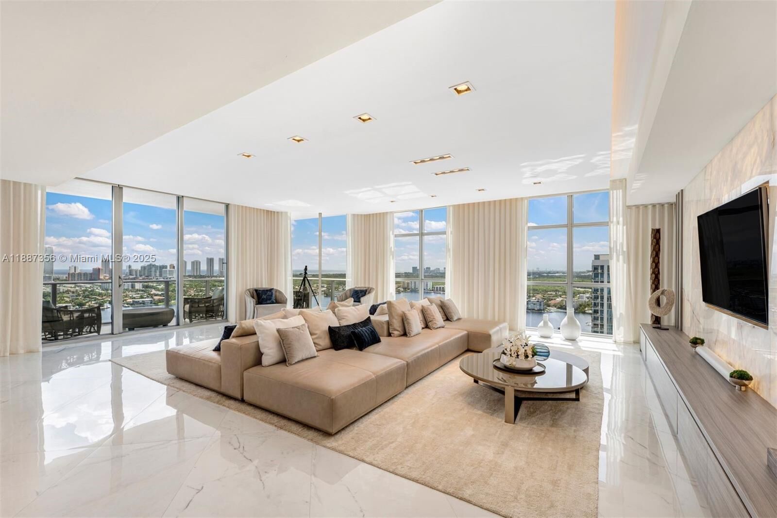 Property Photo:  17301 Biscayne Blvd Ph-7  FL 33160 