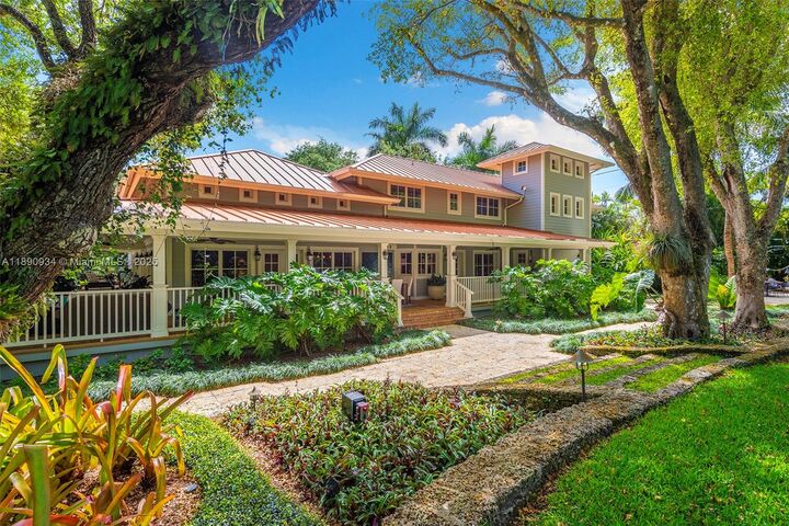 Property Photo: 5400 Kerwood Oaks Dr FL 33156