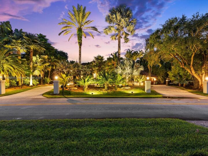 Property Photo: 2941 Paddock Ln FL 33331