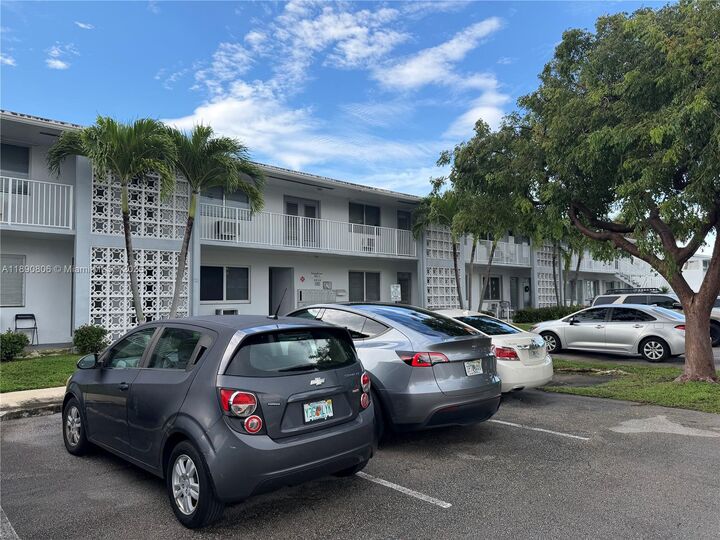 Property Photo: 2020 NE 51st Ct 111 FL 33308
