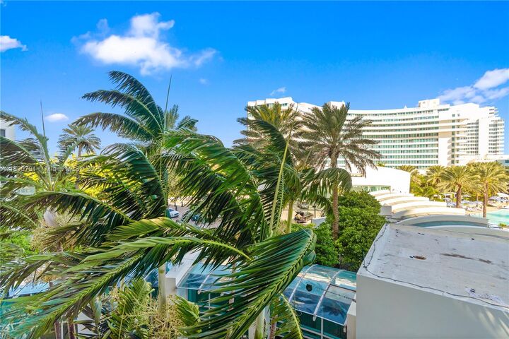 Property Photo:  4391 Collins Ave 402  FL 33140 