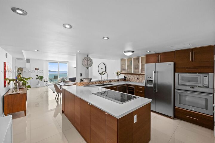 Property Photo:  2101 Brickell Ave 2306  FL 33129 