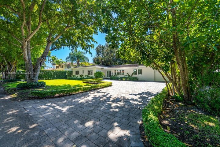 90 S Prospect Dr  Coral Gables FL 33133 photo