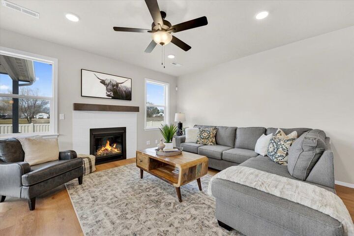 Property Photo:  5360 N Sun Beam Ln 14/1 Hudson  WA 99217 