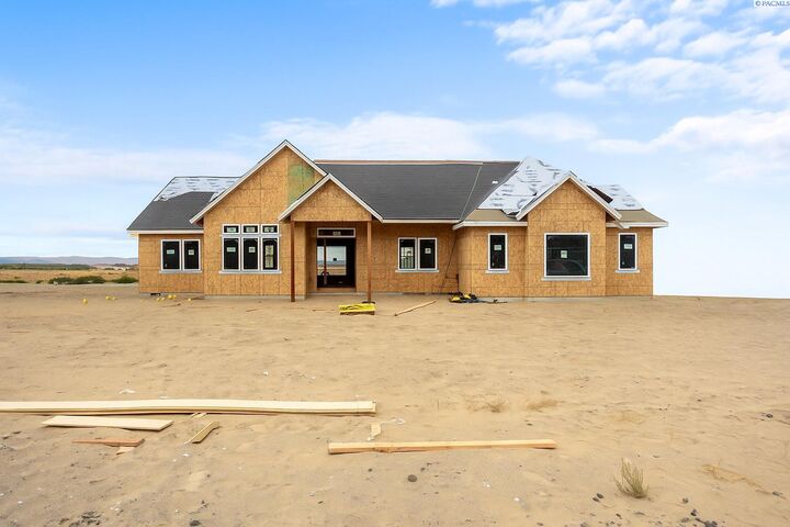 Property Photo:  161 Riviera Drive  WA 99301 