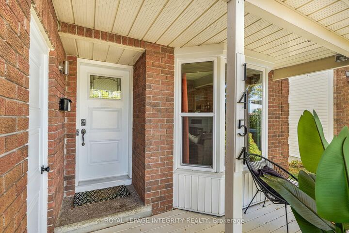 Property Photo:  1454 Deavy Way  ON K1E 2W8 