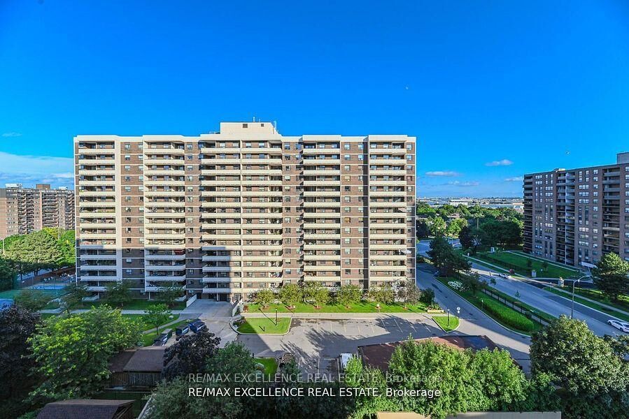 Property Photo: 5 Lisa Street 1002 ON L6T 4T4