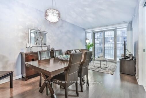 Photo de la propriété: 88 Park Lawn Road 1909 ON M8Y 0B5