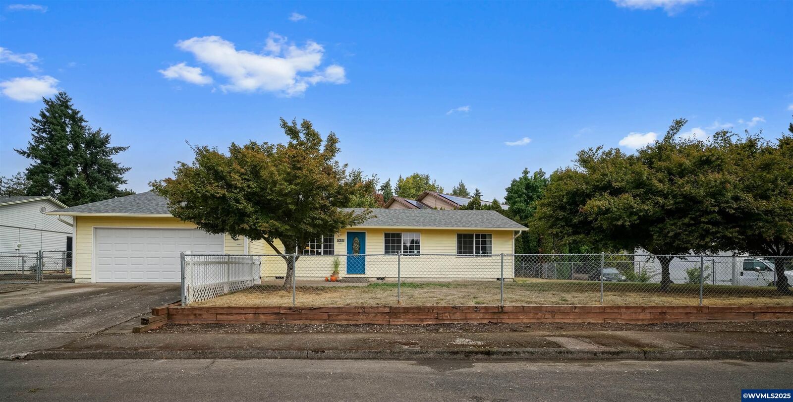Property Photo: 2435 Tynel Ct NE OR 97303