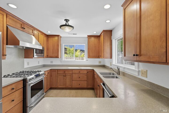 Property Photo:  817 Gromo Court  CA 95448 