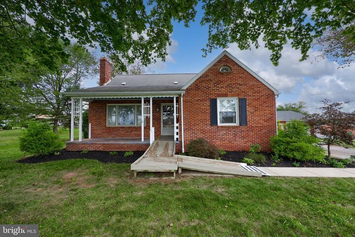 720 Sinking Springs Lane  York PA 17404 photo