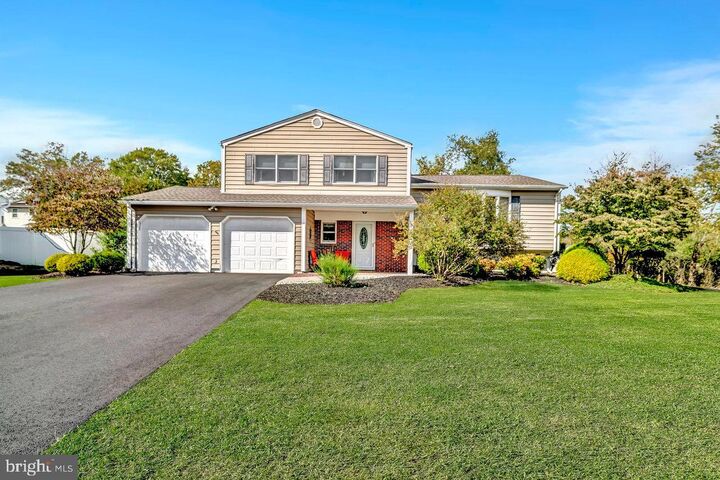 16 Barbara Street  Kendall Park NJ 08824 photo
