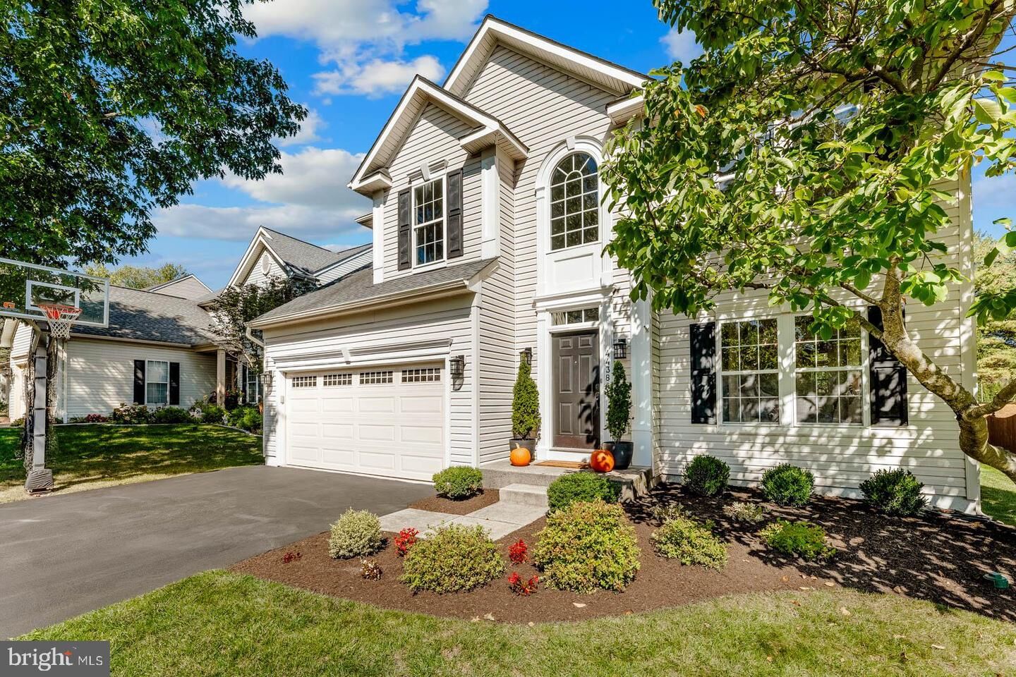 Property Photo: 4438 Summer Meadow Drive PA 18902
