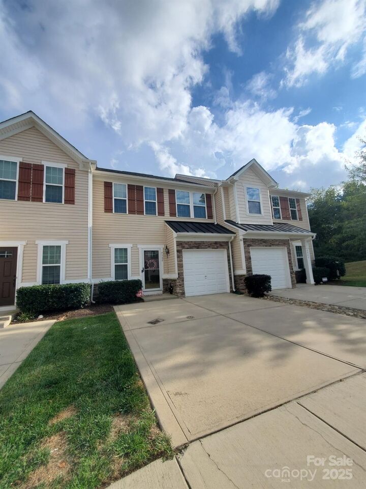 Property Photo: 7537 Red Mulberry Way NC 28273