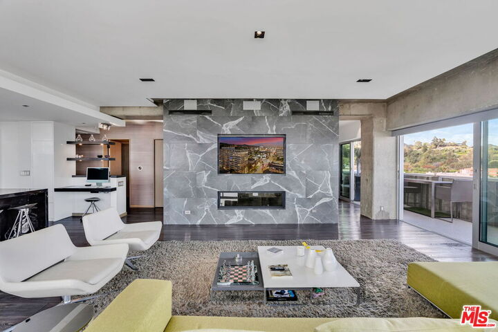 Property Photo: 7135 Hollywood Blvd CA 90046