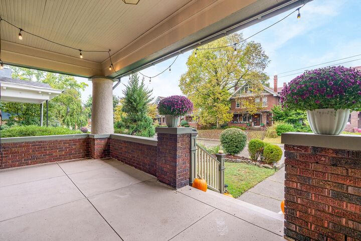 Property Photo: 1833 Franklin Avenue OH 43205