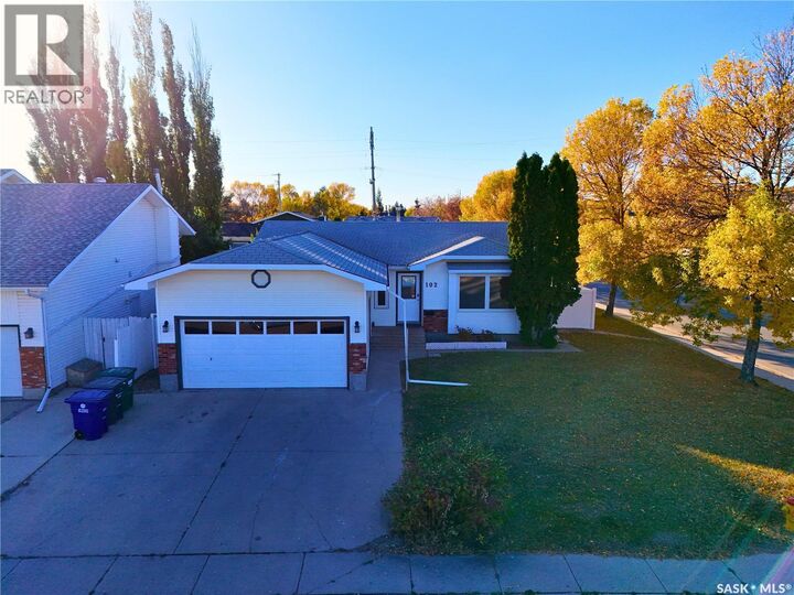 Photo de la propriété: 102 Bonli Crescent SK S7N 3Z8