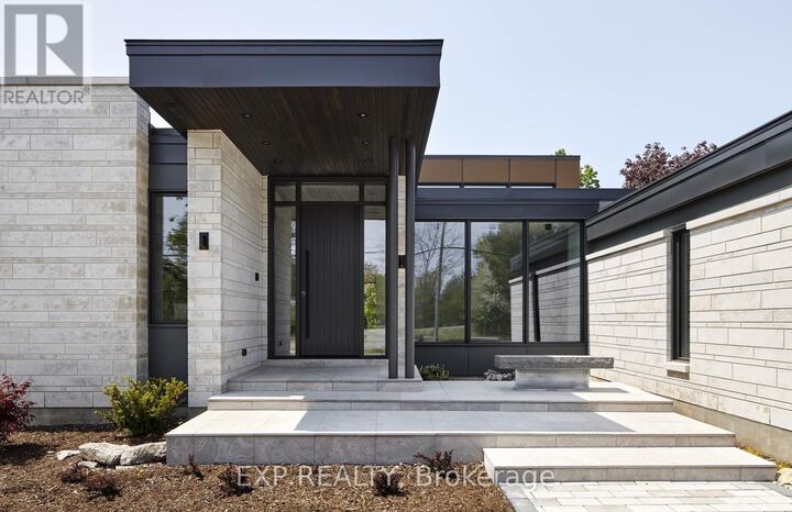 Photo de la propriété: 32 Clovelly Road ON K1J 6M2