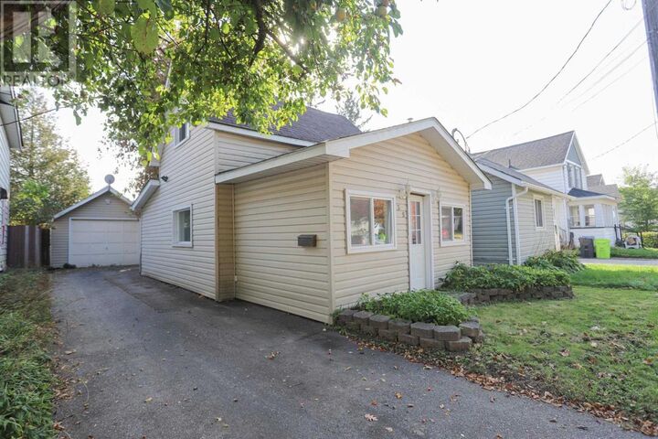 Photo de la propriété: 39 Hawthorne Ave ON P6B 1C6