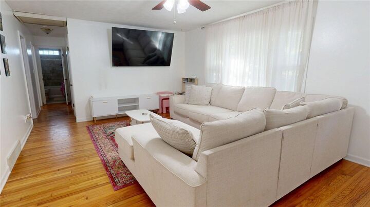 Property Photo: 880 W Frank Drive IL 62526