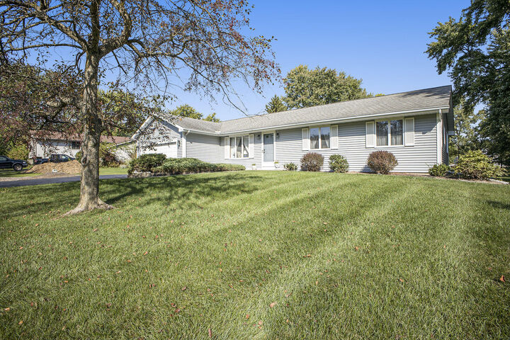 Property Photo: 3359 Blue Jay Drive IN 46383