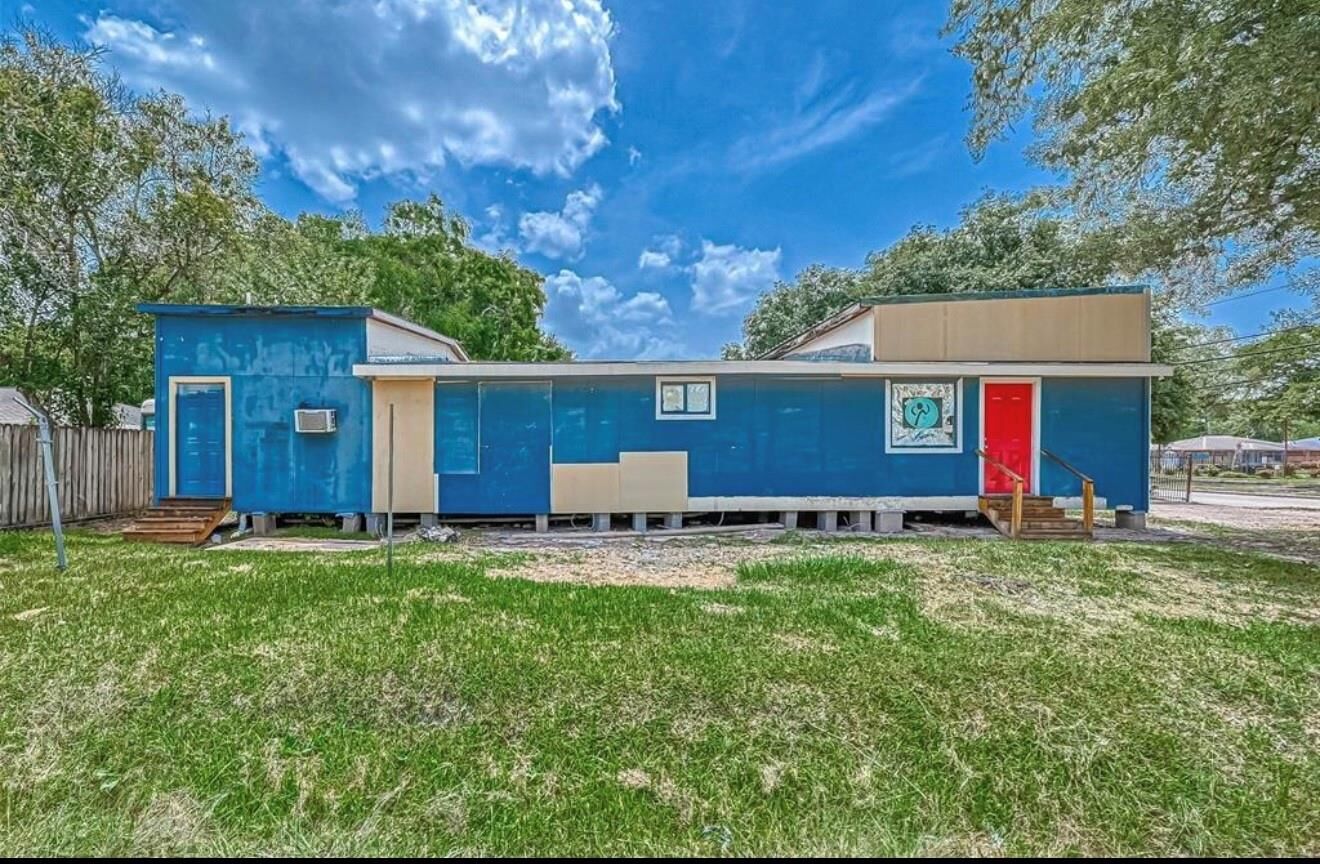 Property Photo: 5724 Cavalcade Street TX 77026