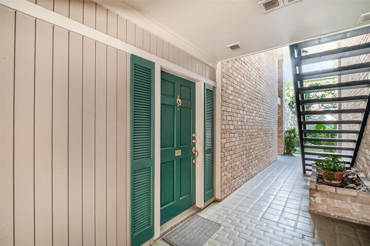 Property Photo: 2230 S Piney Point Road 105 TX 77063