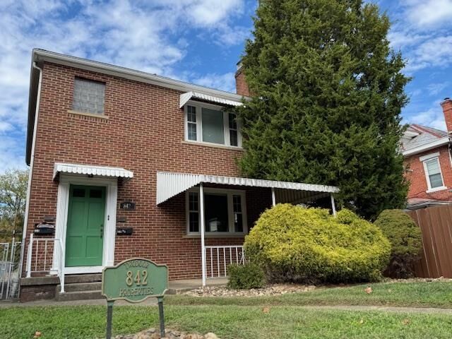 Property Photo: 842-42 1/2 12th Avenue WV 25701