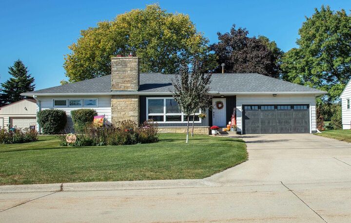 1212 SW 4th Street  Waverly IA 50677 photo