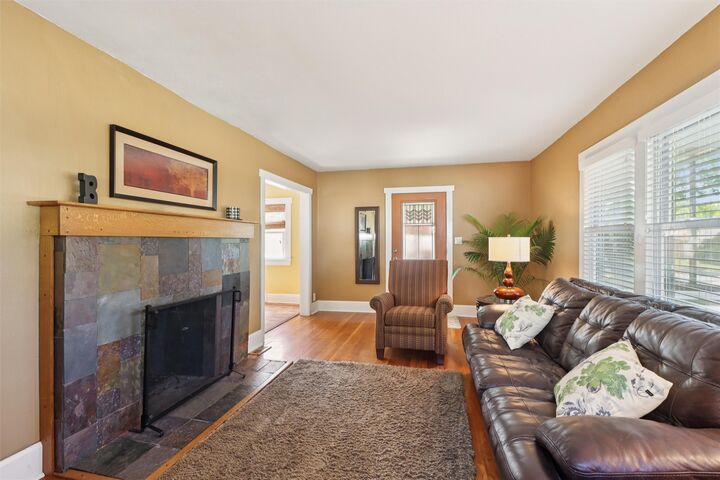 Property Photo:  1055 46th Street  IA 50311