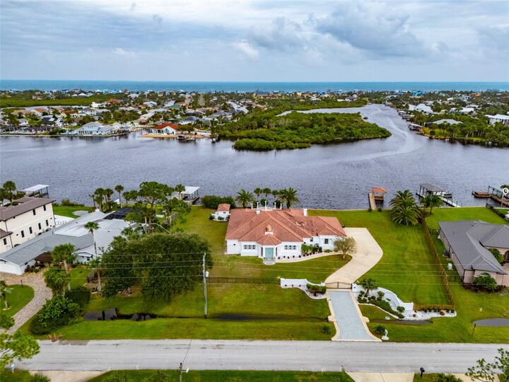 Property Photo: 660 Lambert Avenue FL 32136