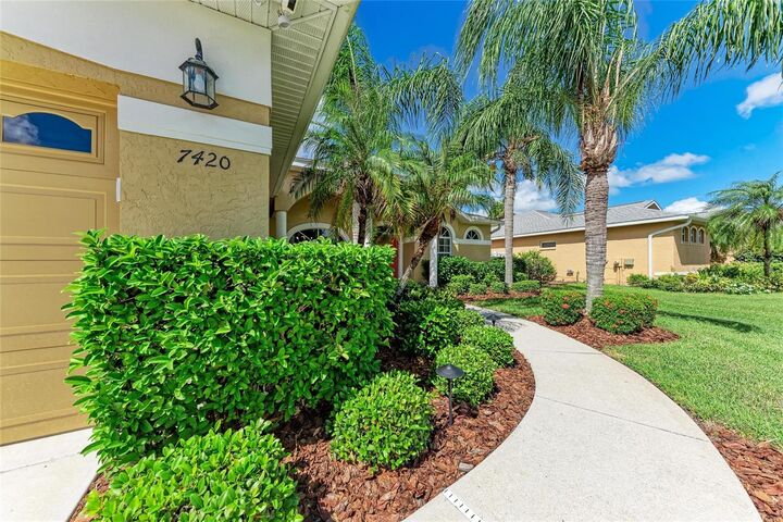 Property Photo: 7420 Arrowhead Run FL 34202