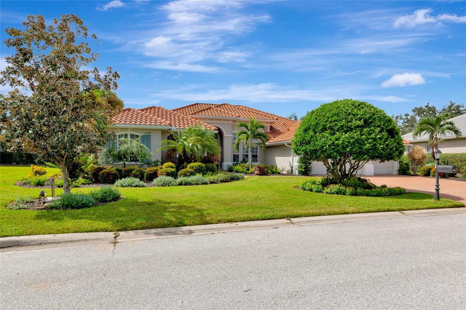 Property Photo:  10014 Day Lily Court  FL 34212 